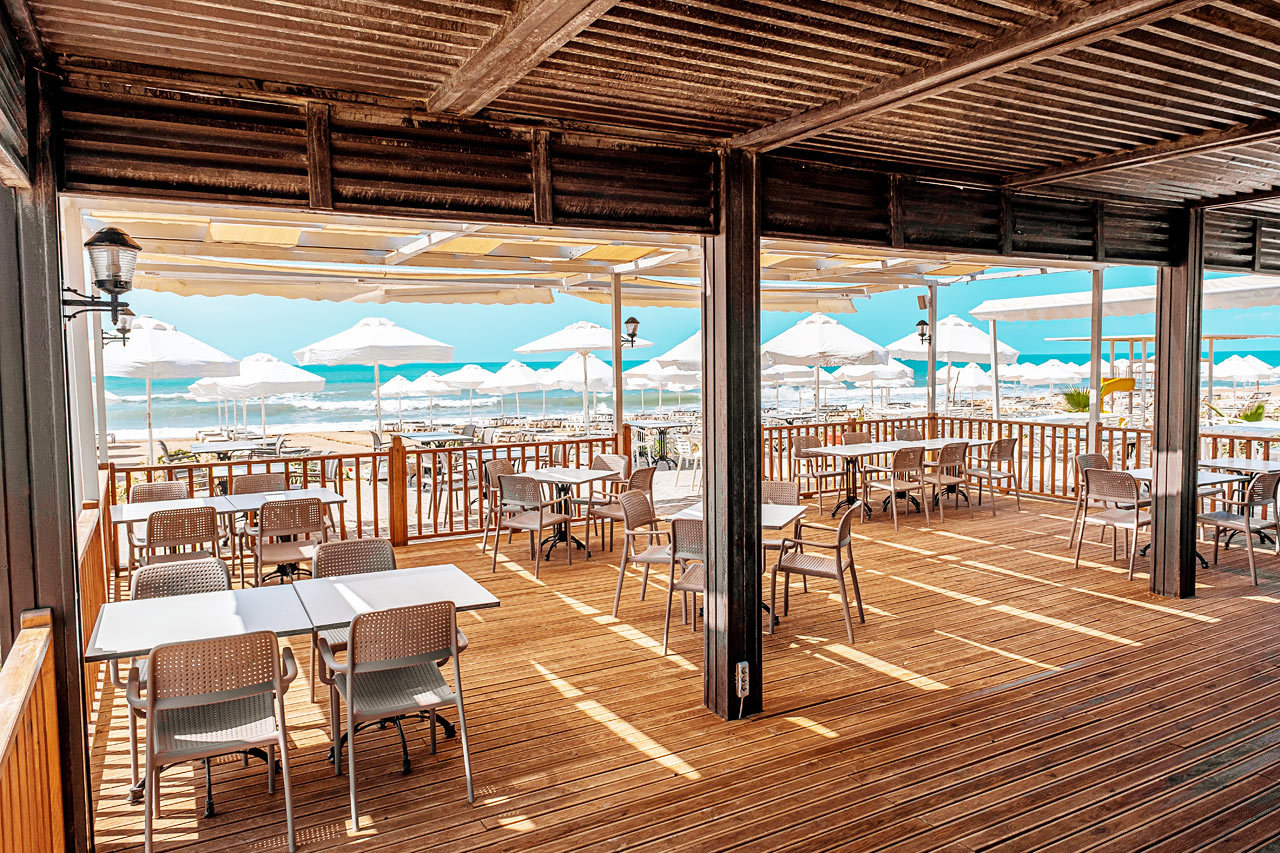 På Sides børnevenlige øststrand ligger hotellets egen Beach Club
