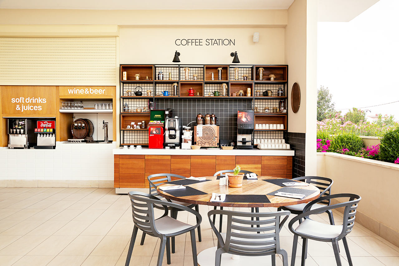 Kaffestationen i buffetrestauranten