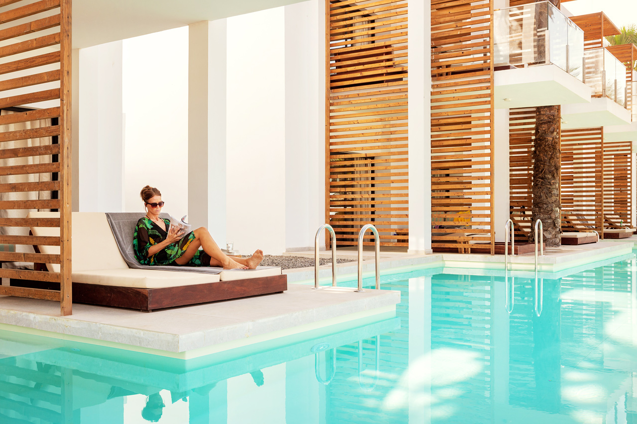 1-værelses Prime Pool Suite med terrasse mod havet med direkte adgang til privat, delt pool