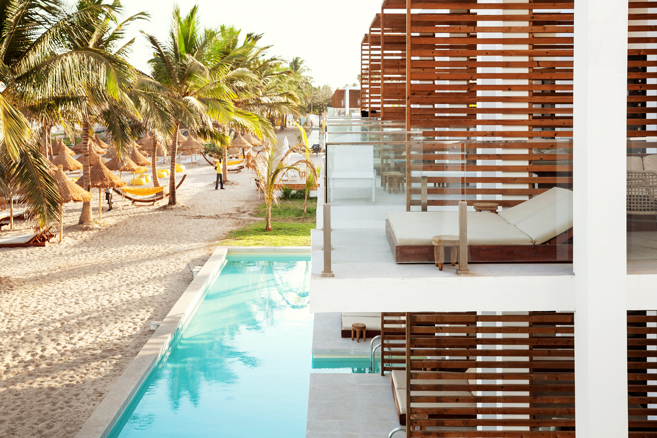 1-værelses Classic Suite med balkon mod havet og 1-værelses Prime Pool Suite med terrasse mod havet med direkte adgang til privat, delt pool