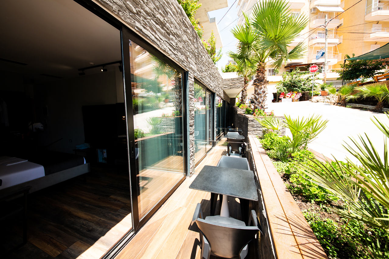 Dobbeltværelse med balkon i stueplan
