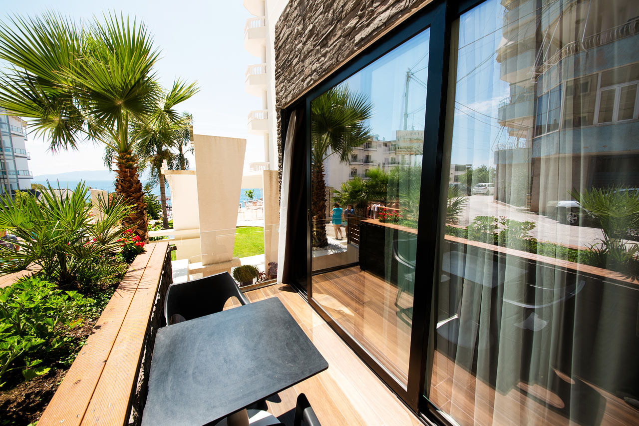 Dobbeltværelse med balkon i stueplan