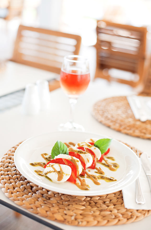 Du kan spise både morgenmad, frokost og middag i hotellets restaurant