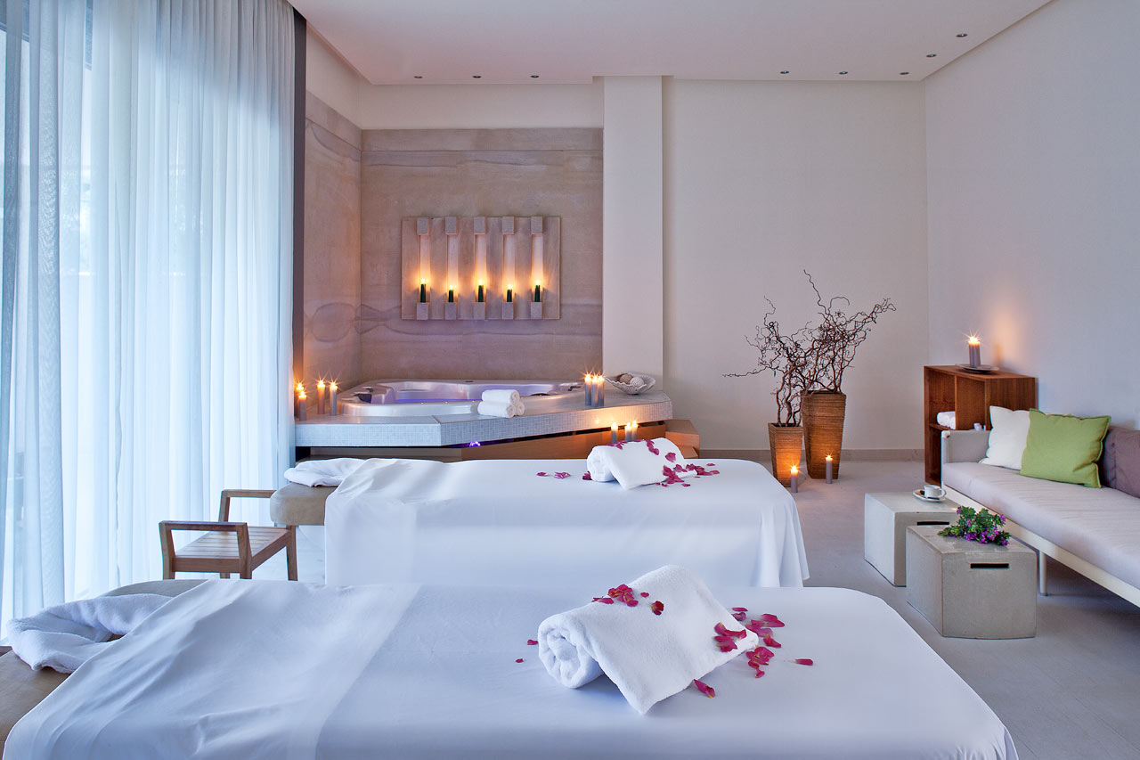 Forkæl dig selv med en afslappende behandling i hotellets spaafdeling