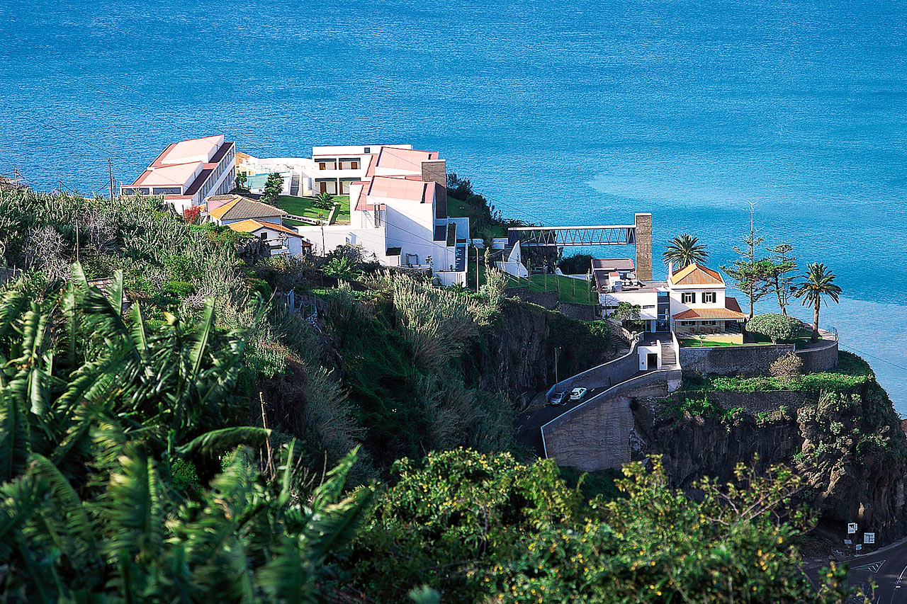 Download Stenstrand vaeg kunst Desktop Wallpaper Free