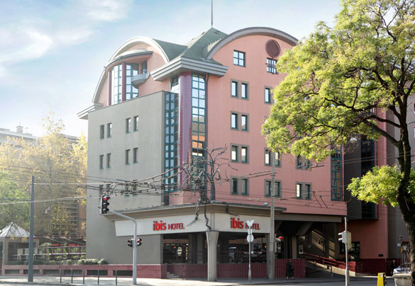 Ibis Heroes Square