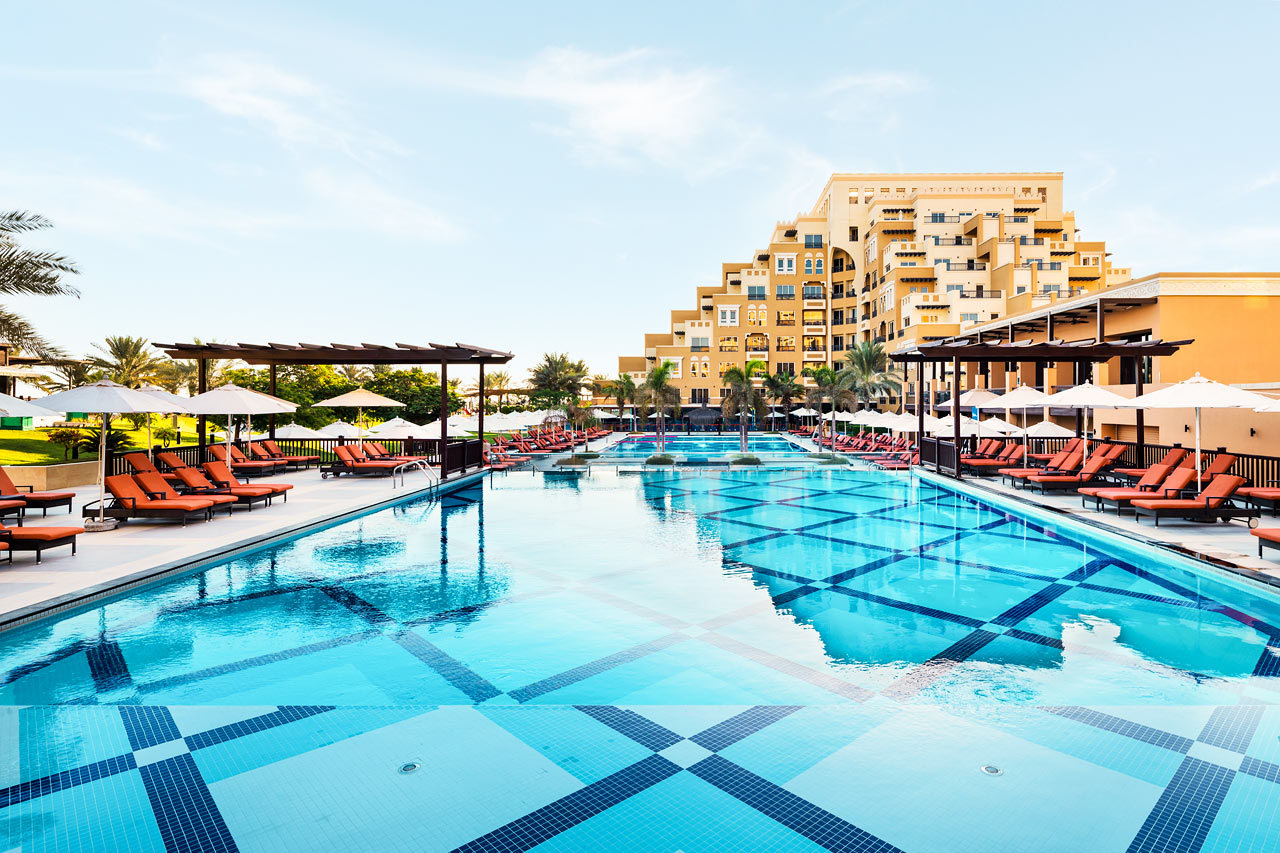 Hotellet har flere dejlige poolområder