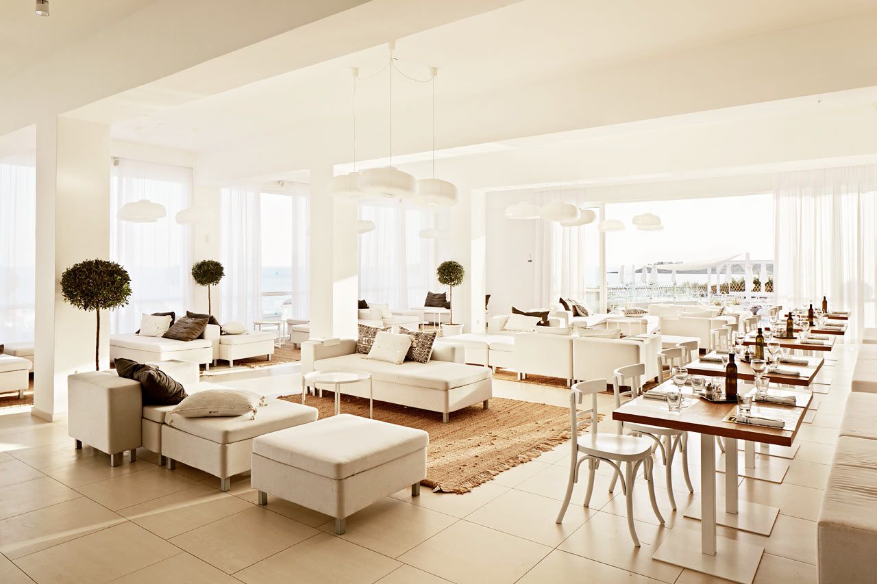 Lounge ved siden af Ocean Beach Restaurant