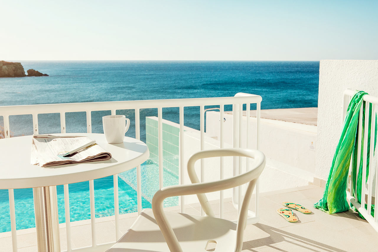 2-værelses Club Suite, stor terrasse med havudsigt og adgang til privat, delt pool