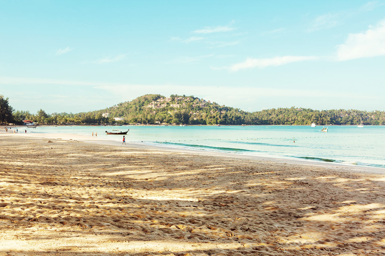 Lige ved Sunwing Bangtao Beach er der en herlig strand