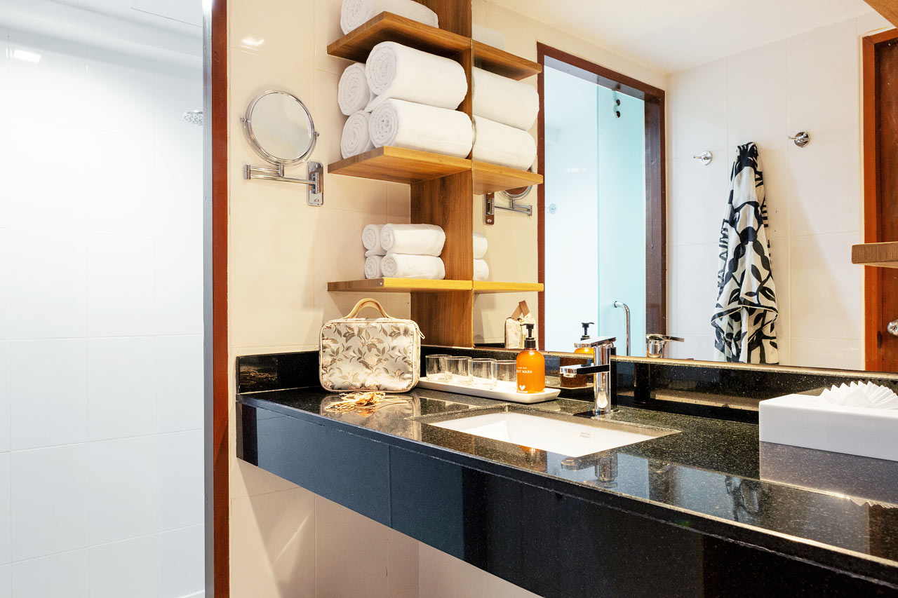 2-værelses Family Suite med balkon mod poolområdet