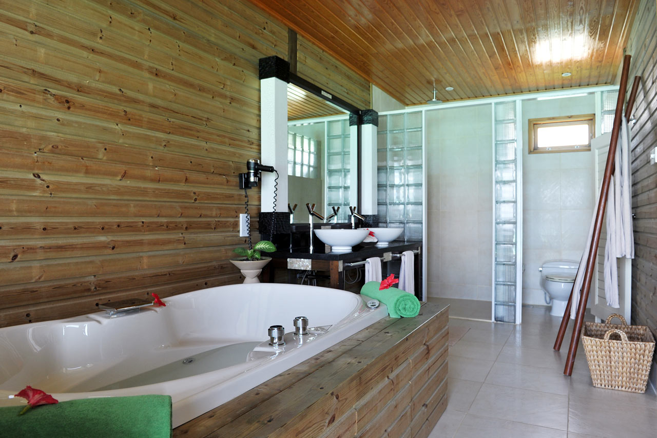 Jacuzzi Beach Villa