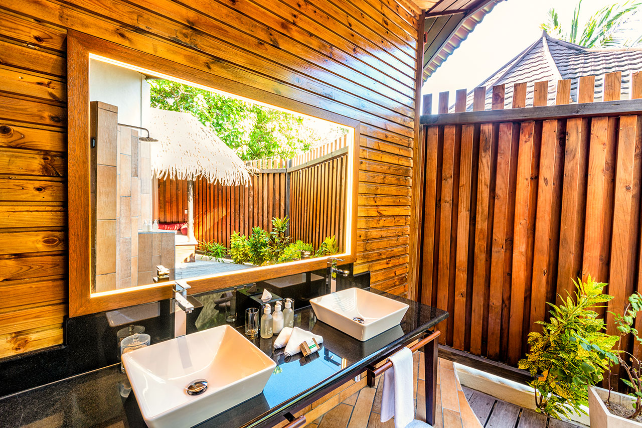 Jacuzzi Beach Villa