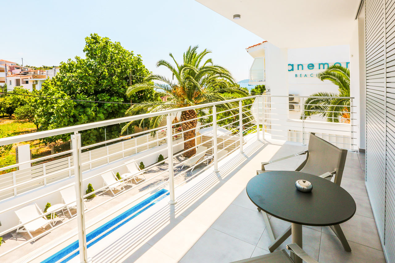 Dobbeltværelse med balkon mod poolområdet