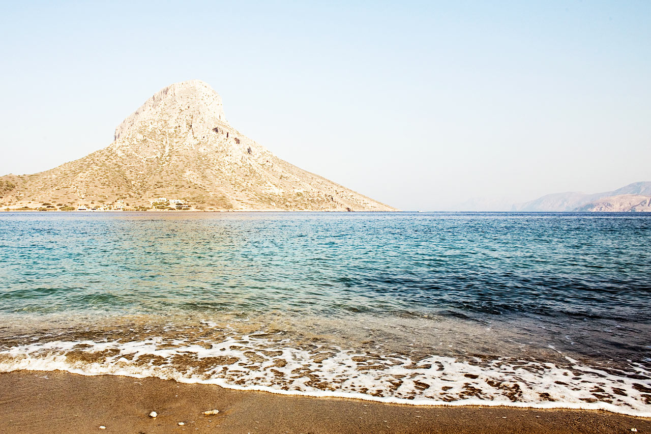 Stranden neden for hotellet