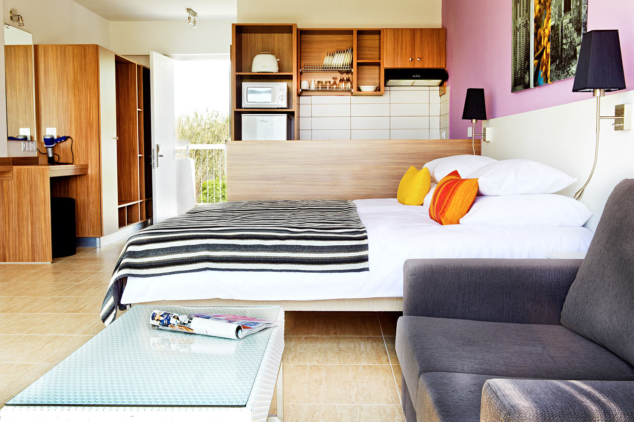Classic Suite med balkon mod haven.