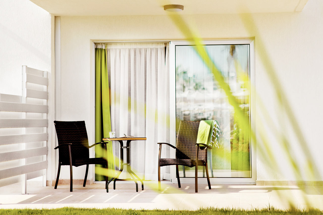 Classic Suite eller Junior Suite med terrasse mod haven.