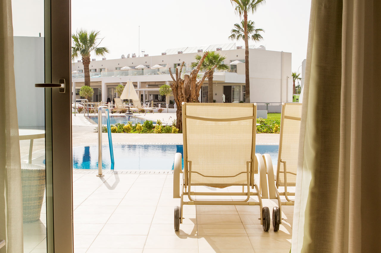 2-værelses Prime Pool Suite med terrasse med privat pool.