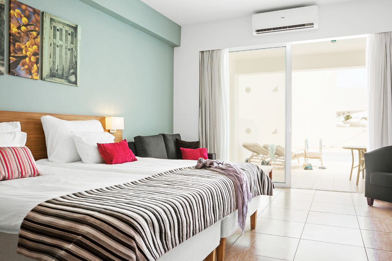 1-værelses Prime Pool Suite med stor terrasse med direkte adgang til privat, delt pool.