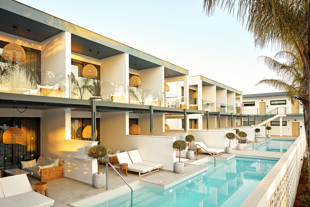1-værelses Compact Suite med terrasse mod poolområdet med direkte adgang til privat, delt pool