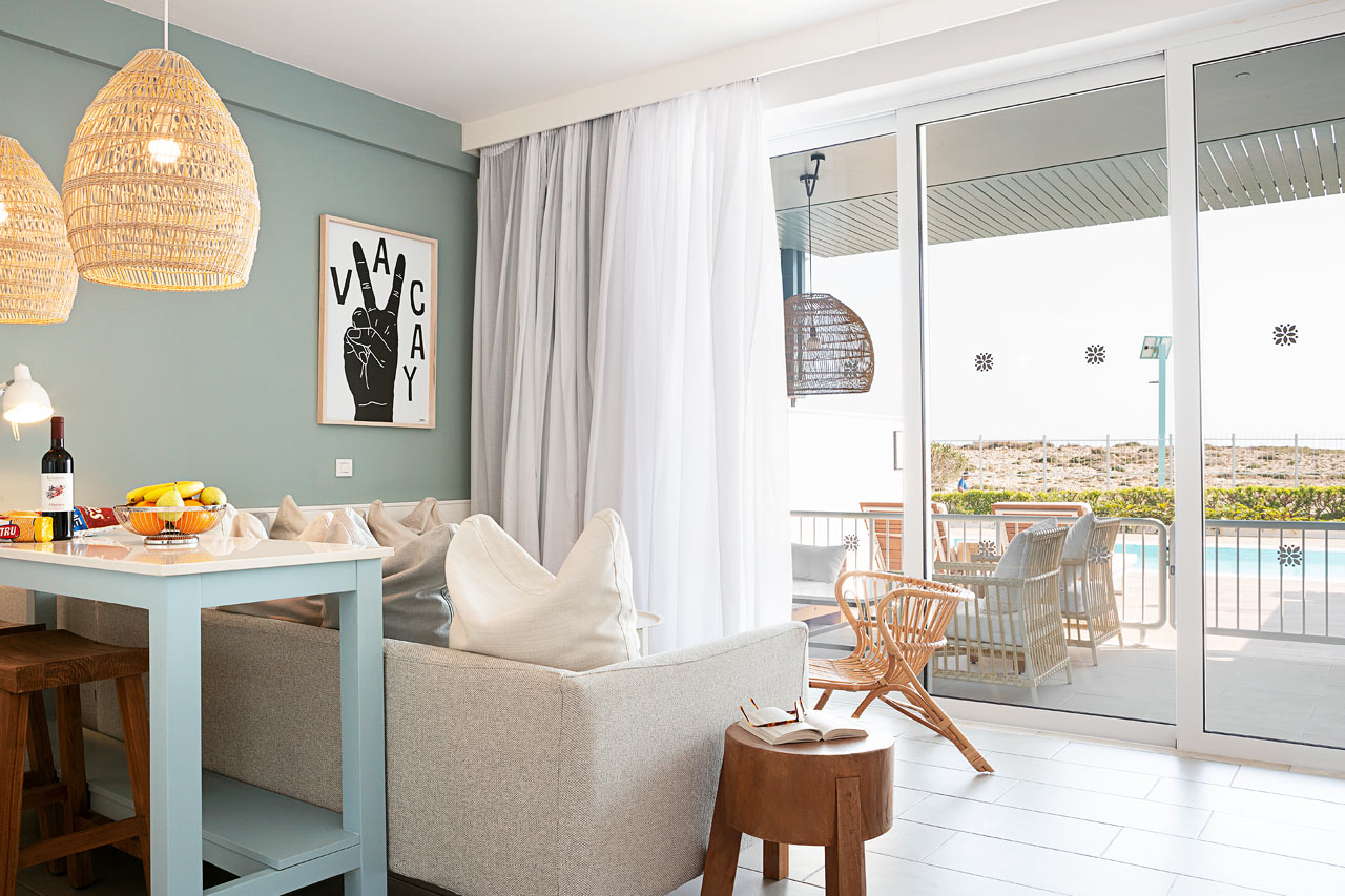 2-værelses Club Pool Suite med stor terrasse mod havet med direkte adgang til privat, delt pool