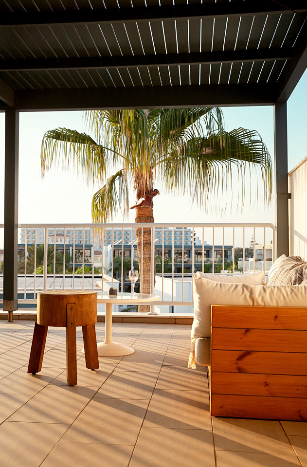 3-værelses Club Suite med stor balkon og tagterrasse med havudsigt