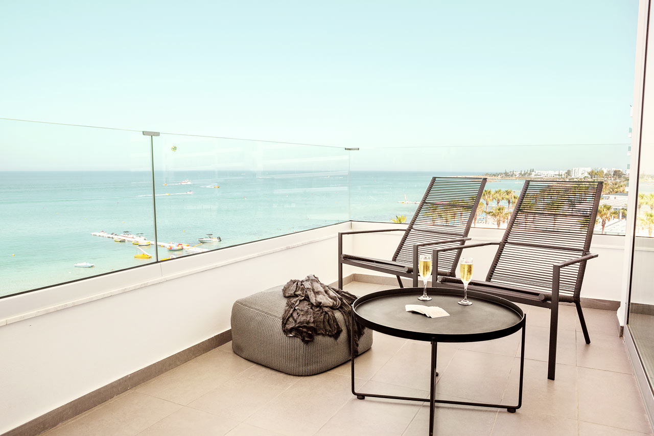 1-værelses Prime Lounge Suite med stor balkon med havudsigt
