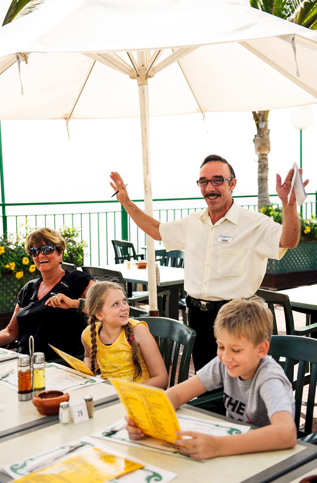 Carlos - en af de populære tjenere i restauranten