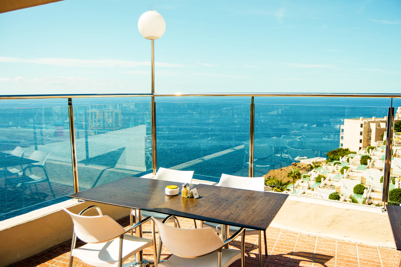 Hotellets restaurant med flot udsigt