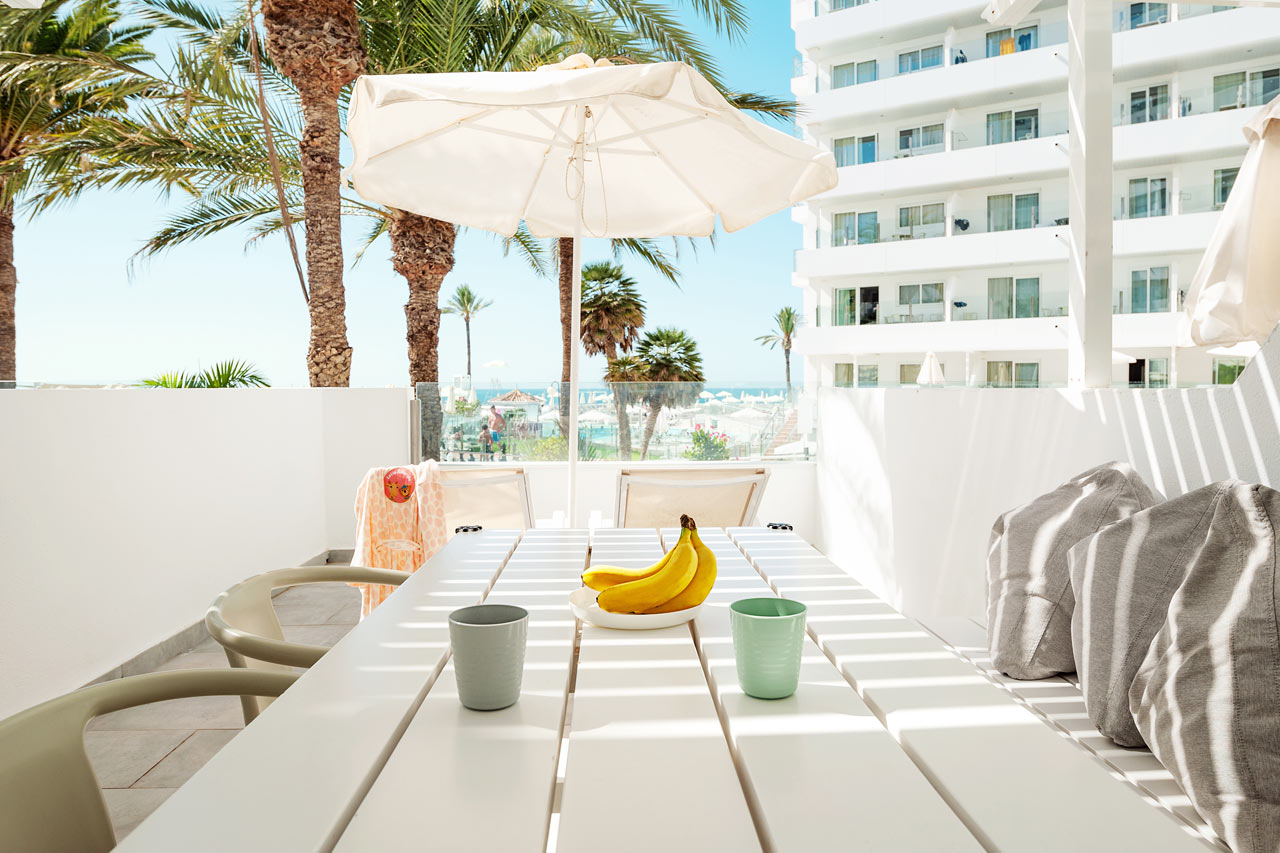 1-værelses Happy Baby-lejlighed med balkon mod havet