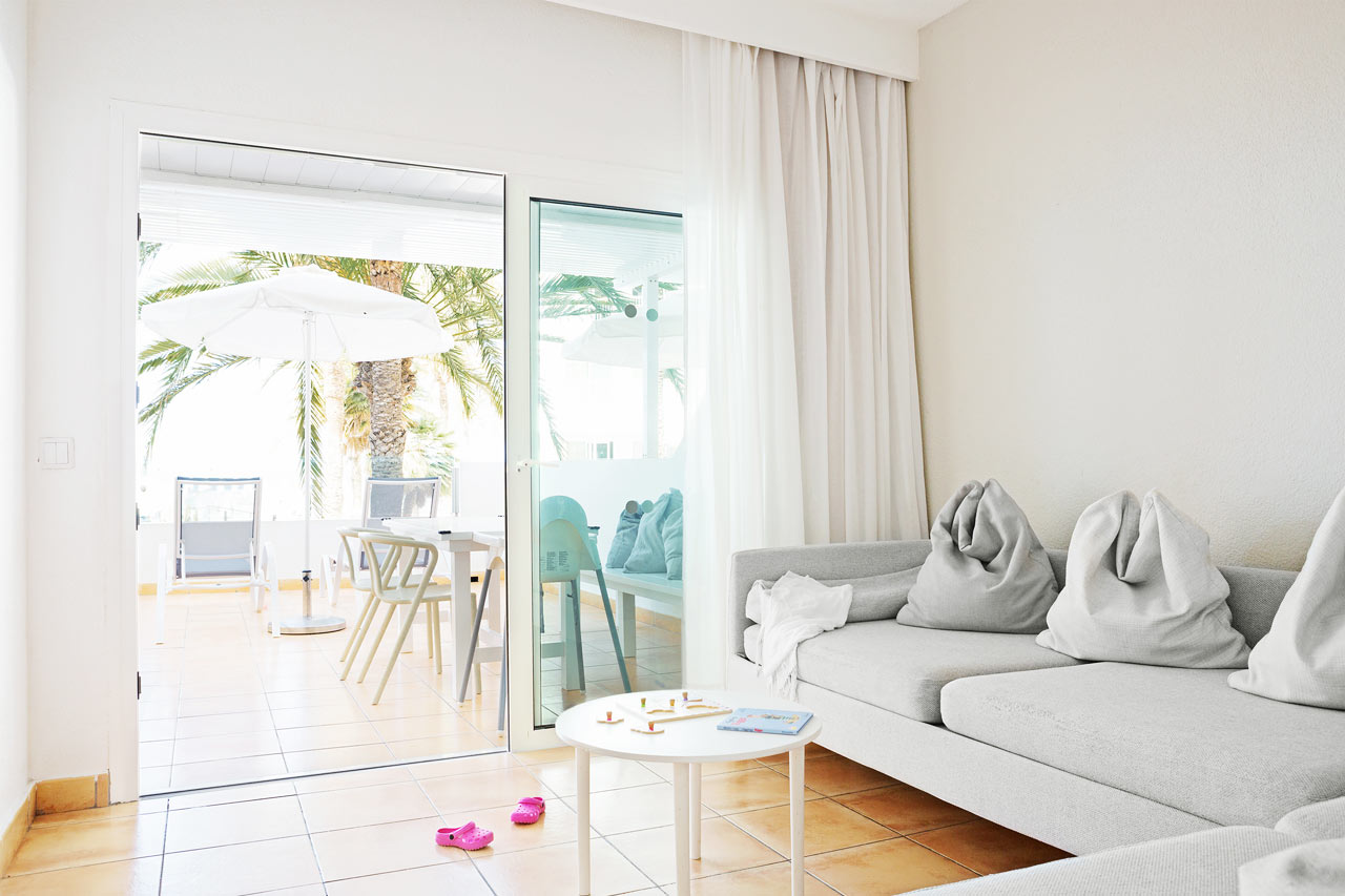 1-værelses Happy Baby-lejlighed med balkon mod havet