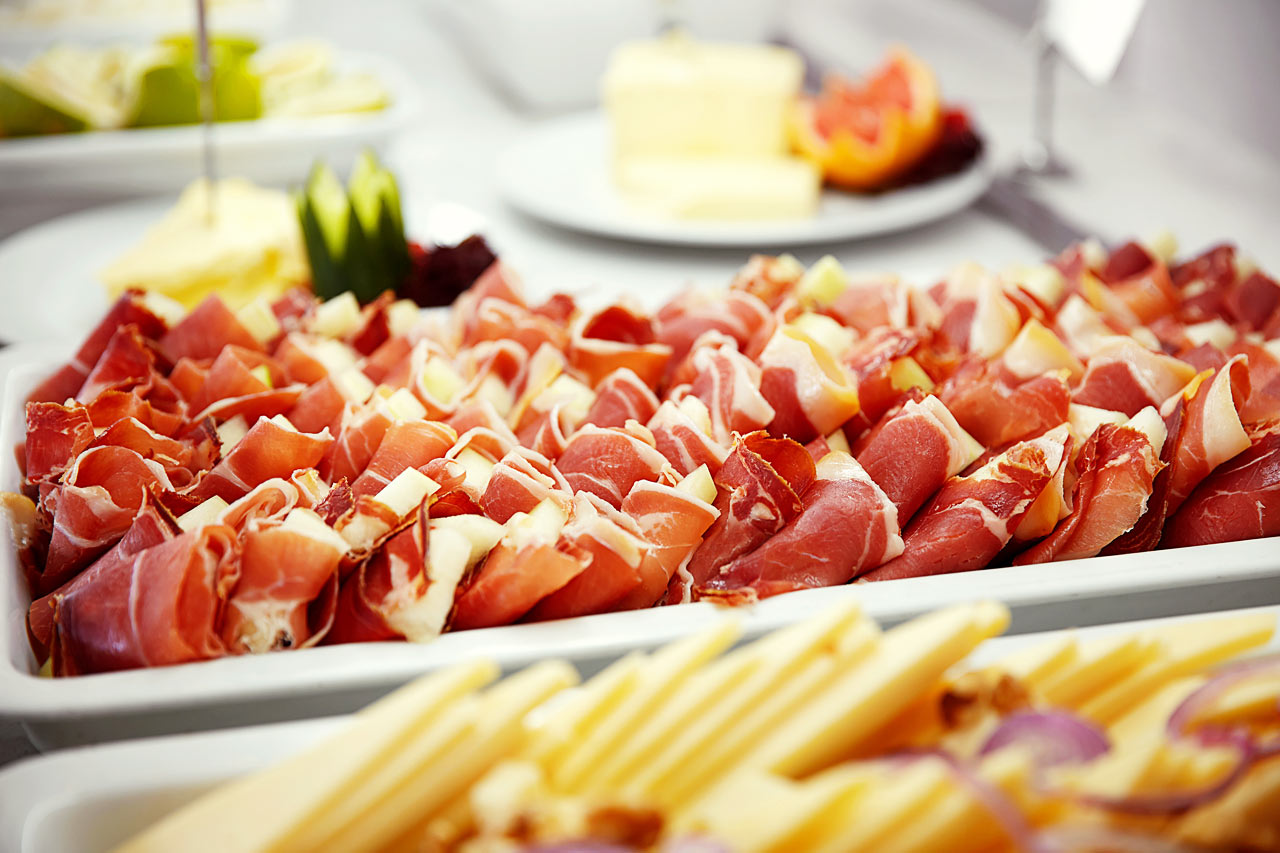 Udvalg af tapas i buffetrestauranten.