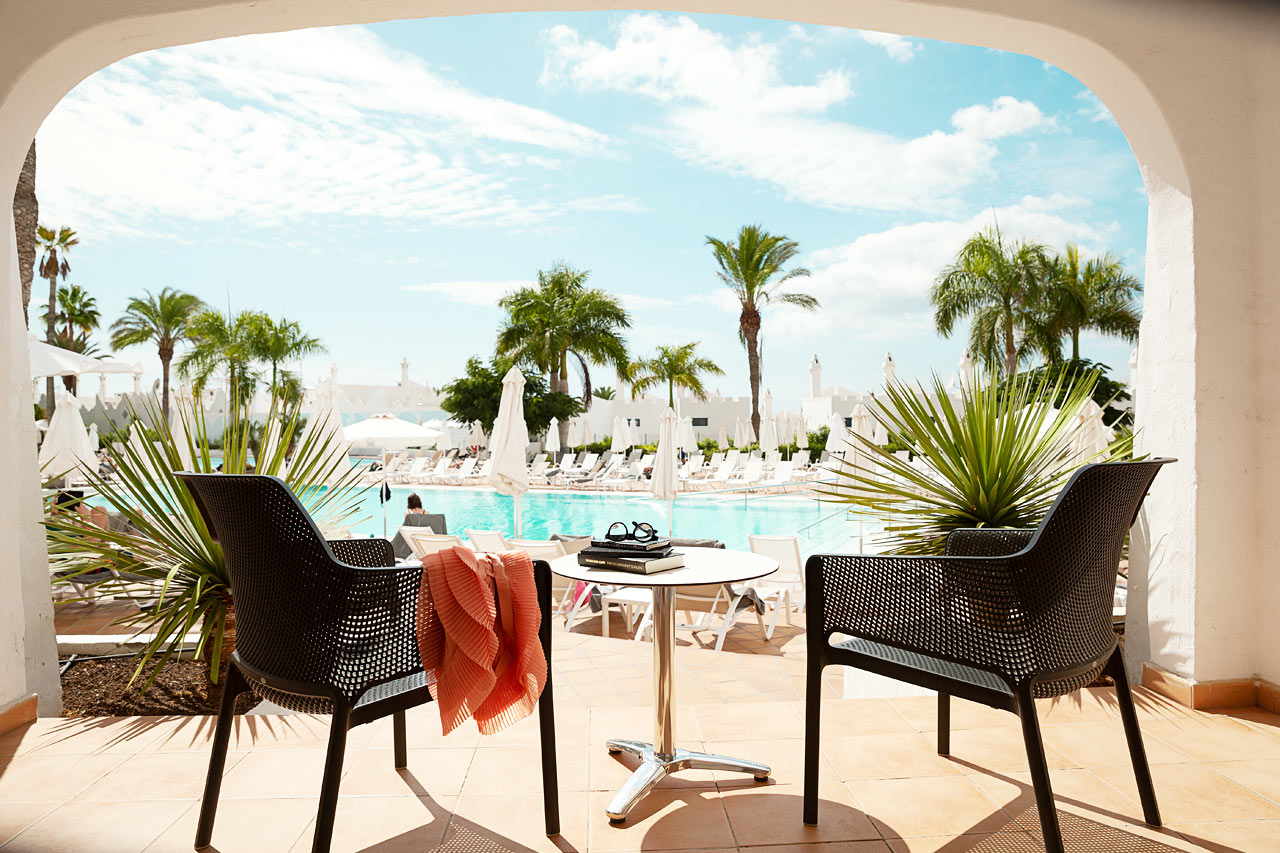 Junior Suite med terrasse mod poolområdet
