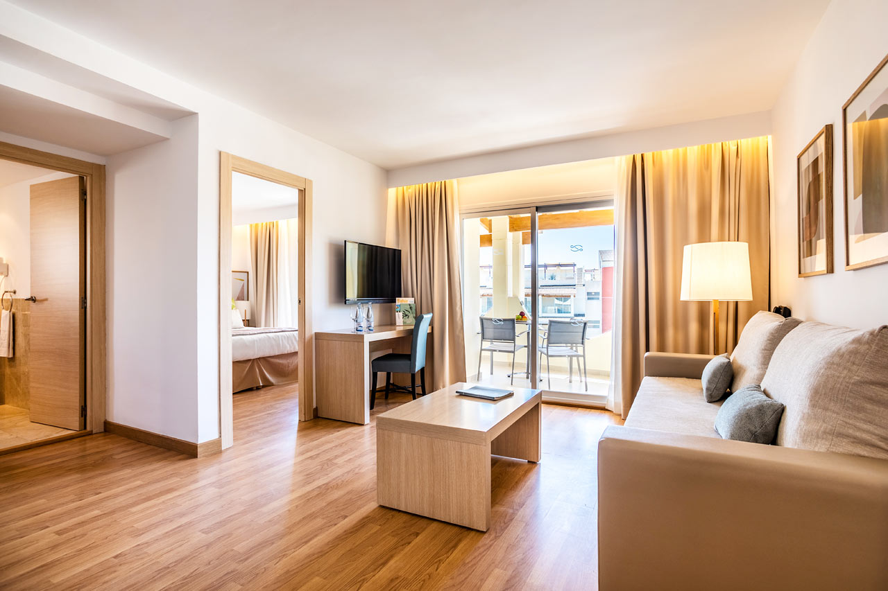 2-værelses lejlighed med balkon mod haven