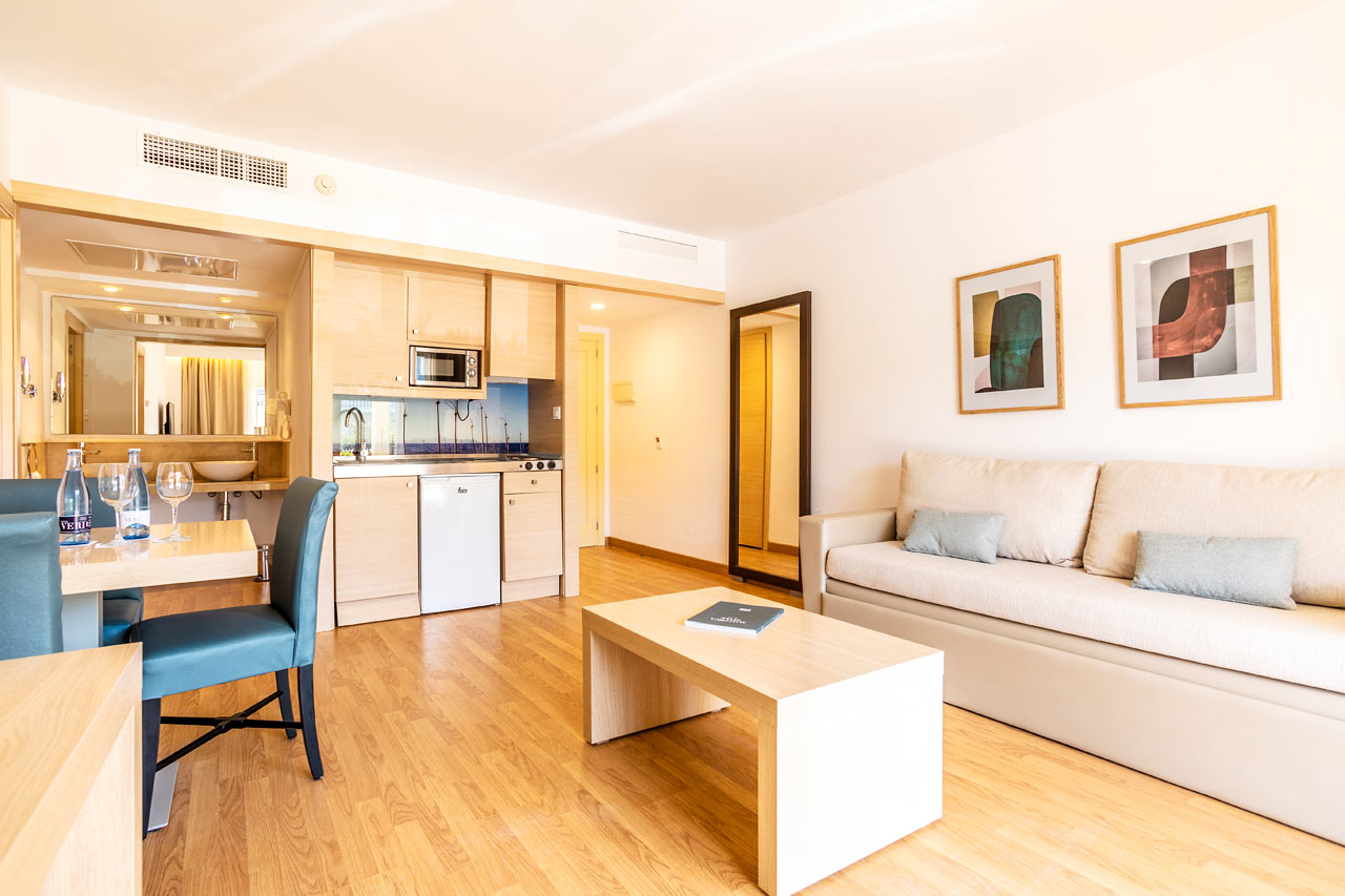 2-værelses lejlighed med balkon, 2-værelses lejlighed med balkon mod haven og 2-værelses lejlighed med privat pool