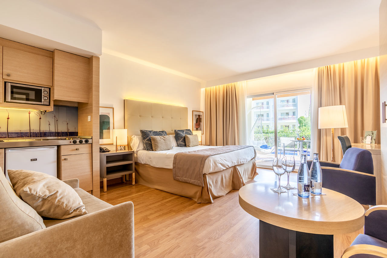 1-værelses lejlighed med balkon mod haven