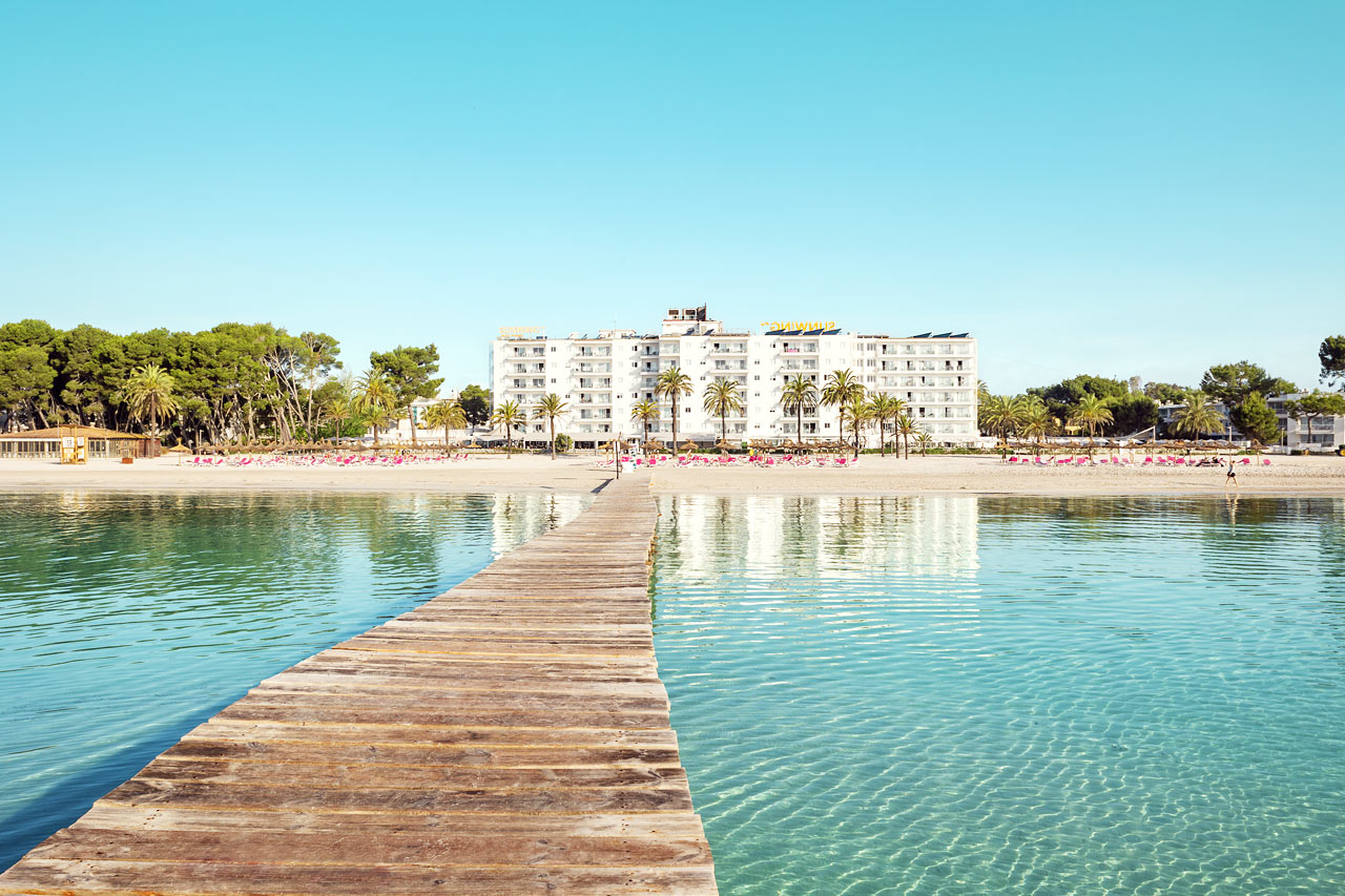 Sunwing Alcudia Beach ligger midt på Alcudias bedste strand