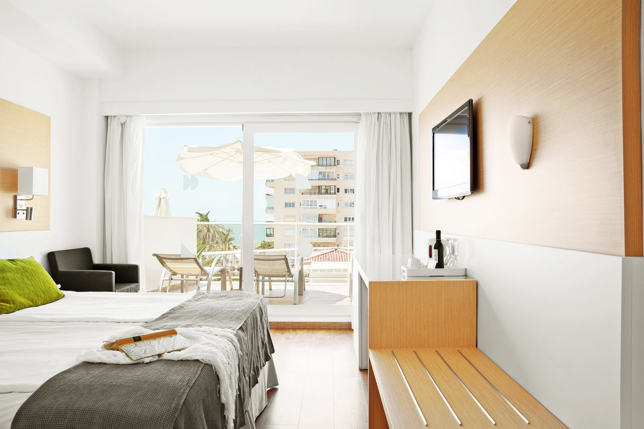 Prime Lounge Suite med stor balkon med havudsigt