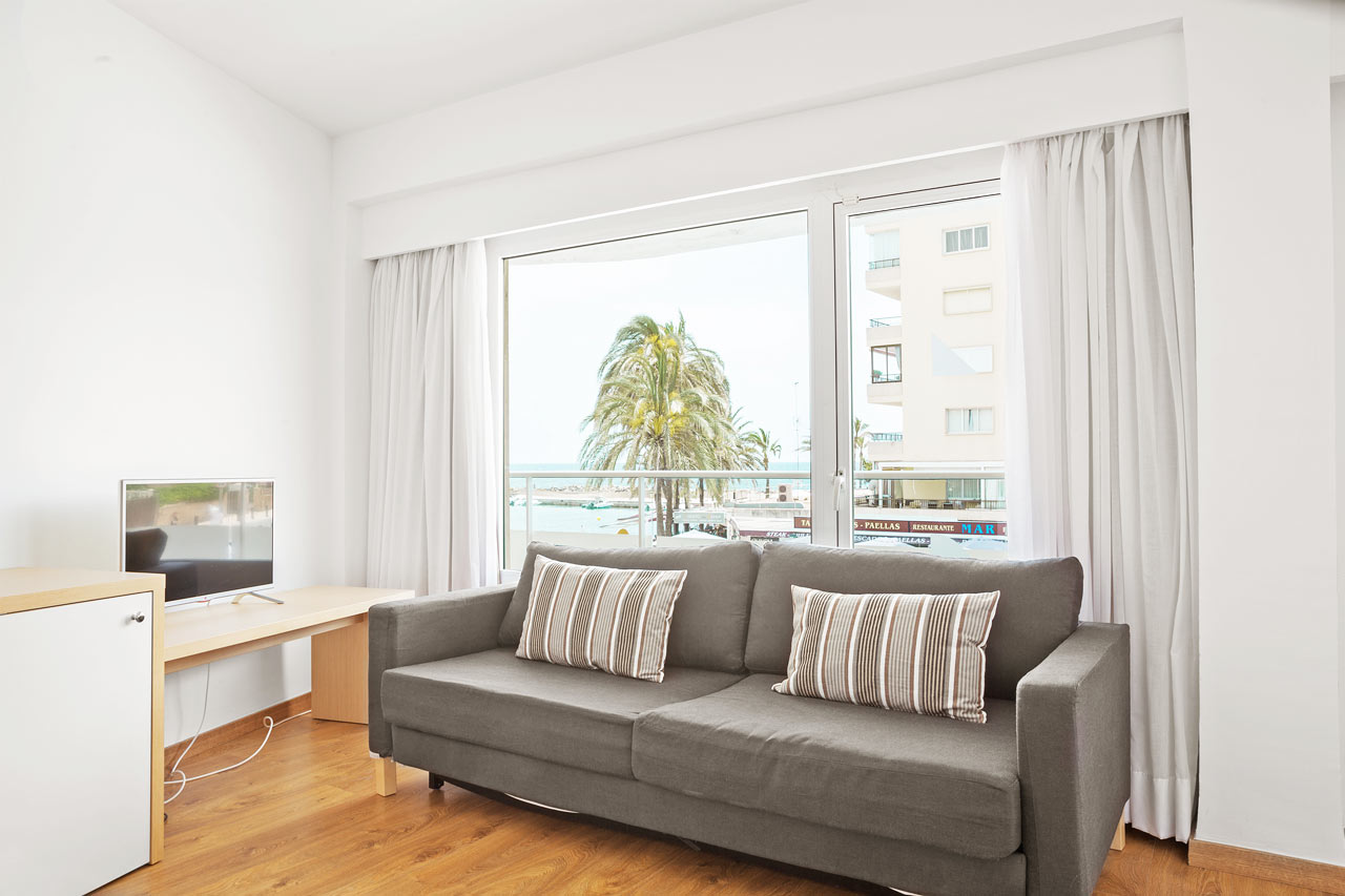 Junior Suite med balkon mod gaden/omgivelserne