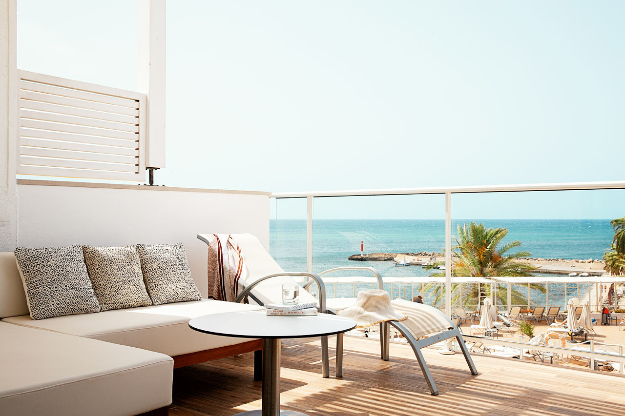 Prime Lounge Suite med stor balkon med havudsigt