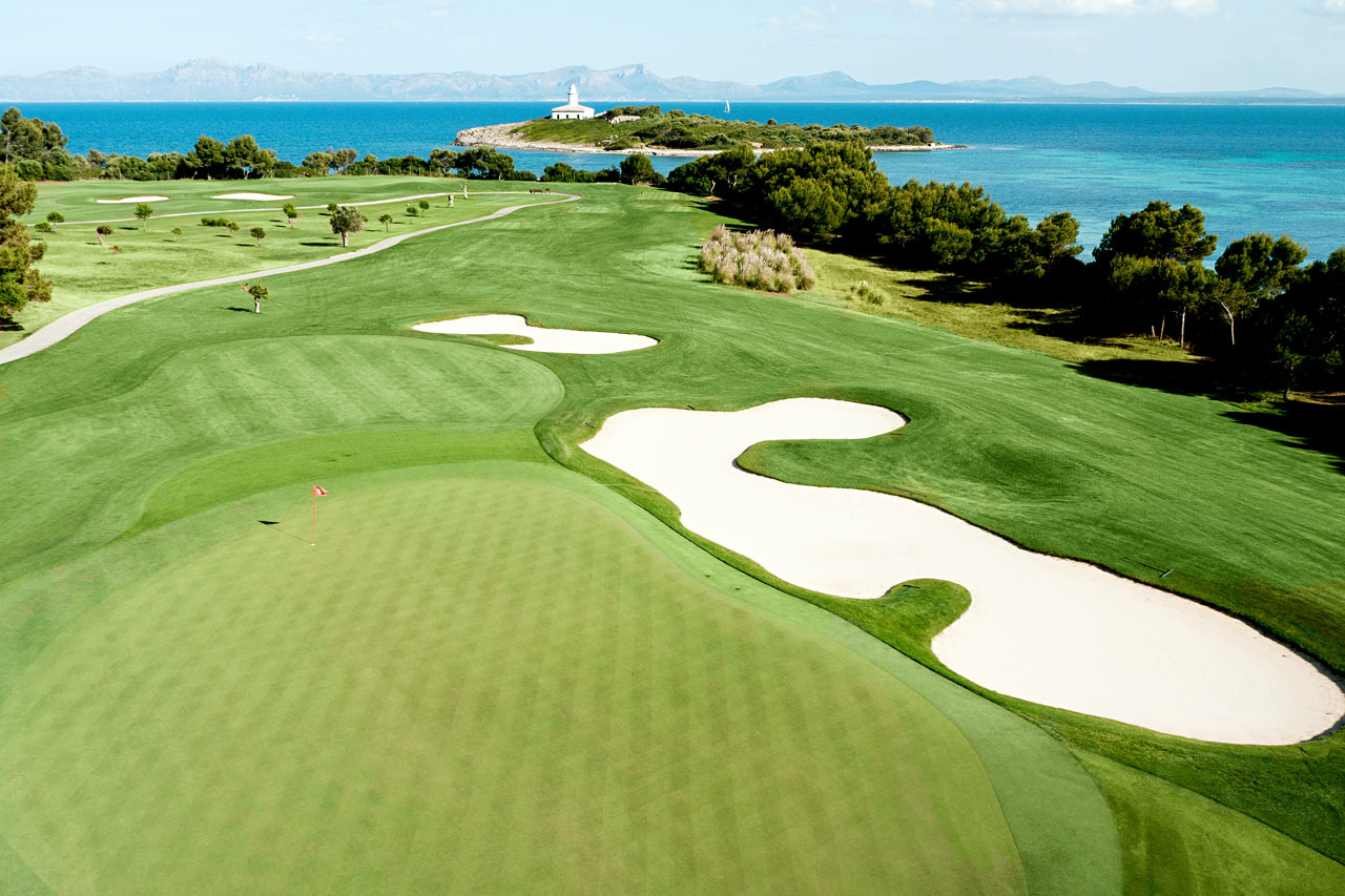 Golfbanen Alcanada, ca. 4,5 km fra hotellet