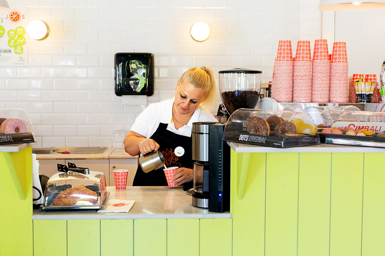 Nyd sunde smoothier eller friskpresset juice i J.O.S.