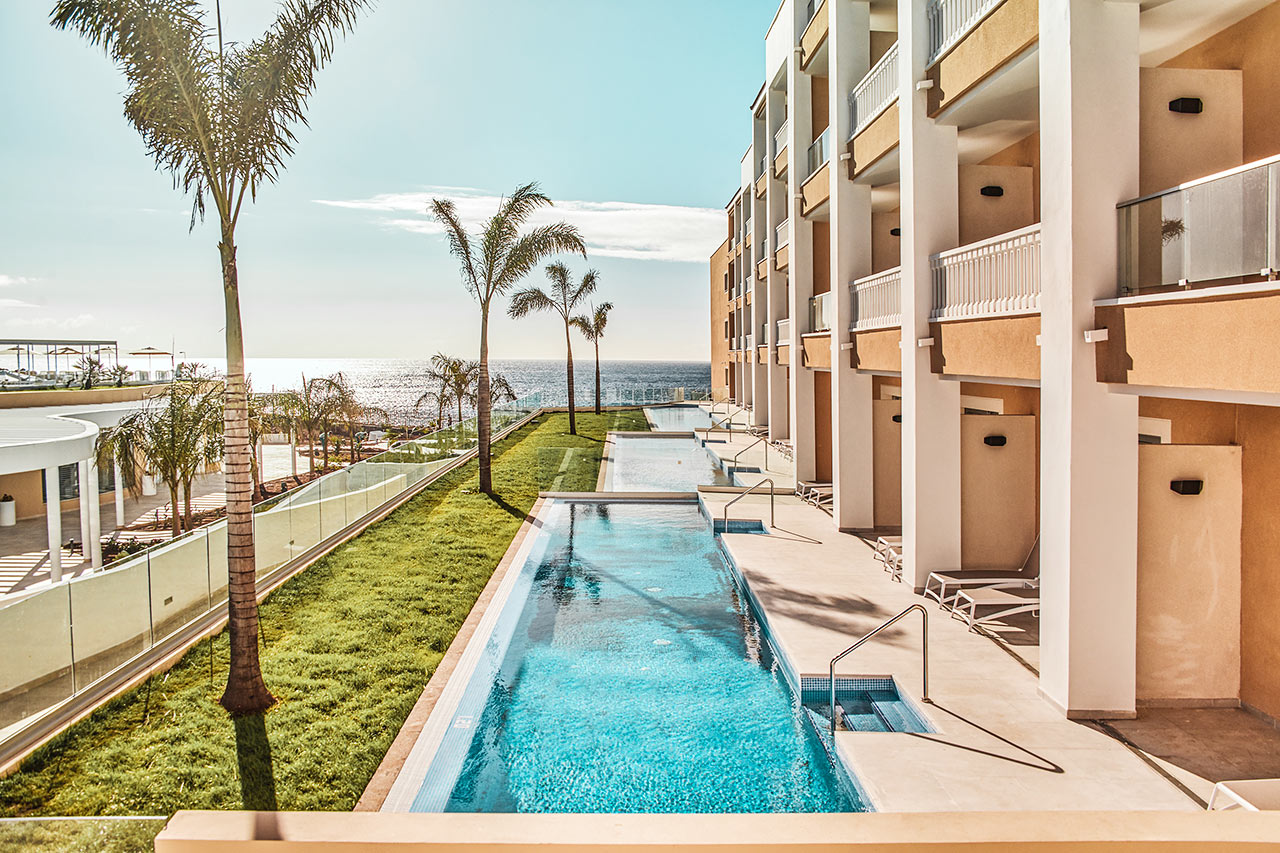 Juniorsuite med direkte pooladgang