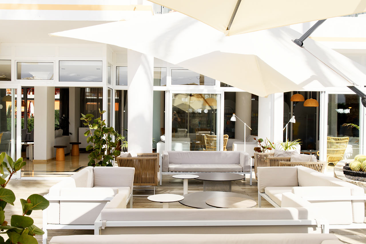 Loungedelen ved a la carte-restauranten