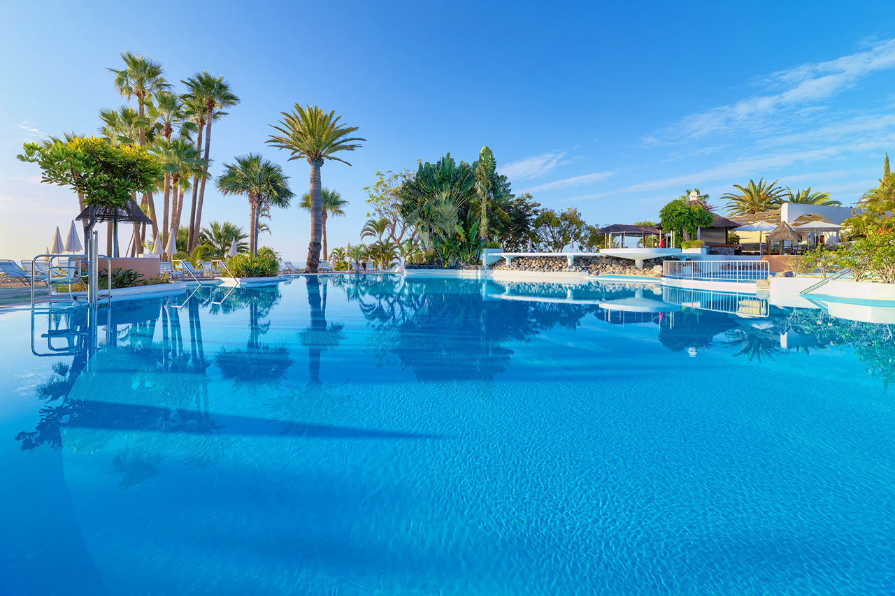 Hotellets største pool